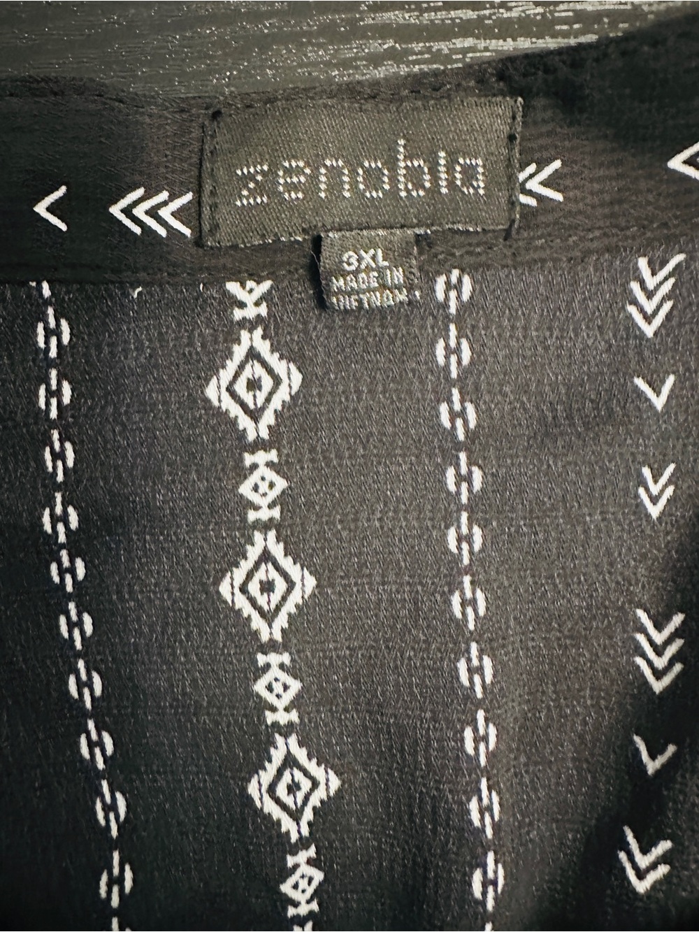 Zenobia 3XL Plus Size Boho Geometric Blouse Black White Roll Tab Sleeve V Neck - Picture 3 of 12